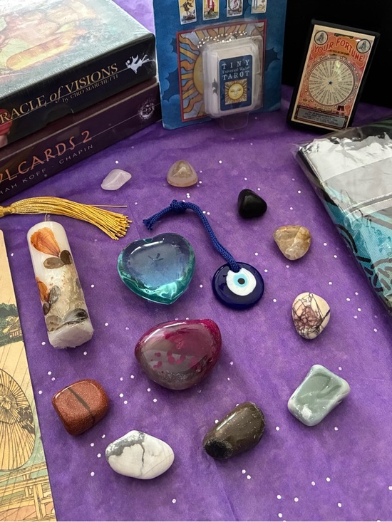 Healing Crystals and Stones Other - 🔮 19 Piece Tarot Cards and Crystal Gift Box - 3 New Tarot Cards, 10 Crystals! ⚡️